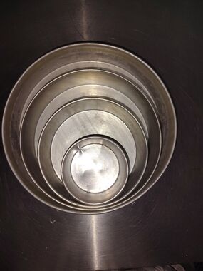 Vintage Nesting Round Cake Pans